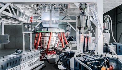 模具走向整機輸出 宏泰工業以十層吹膜技術搶攻全球高值包裝市場